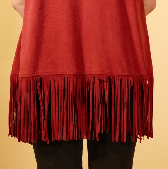 Decree Burgundy Fringed Vest - Picture 7 of 8